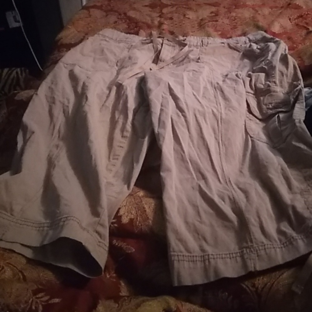 Khaki capris